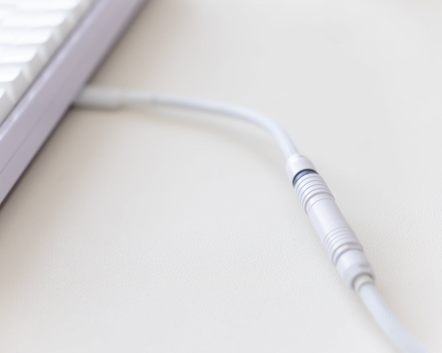 a closer look at the sky lilac purple connector on the lilac dreams cable.